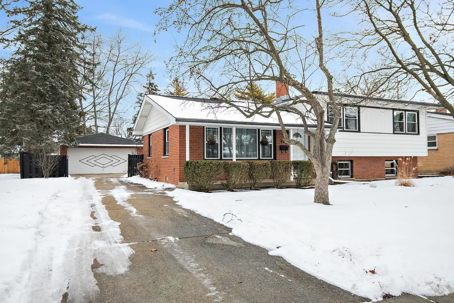 925 S Chestnut Avenue, Arlington Heights, IL 60005 - Image #2