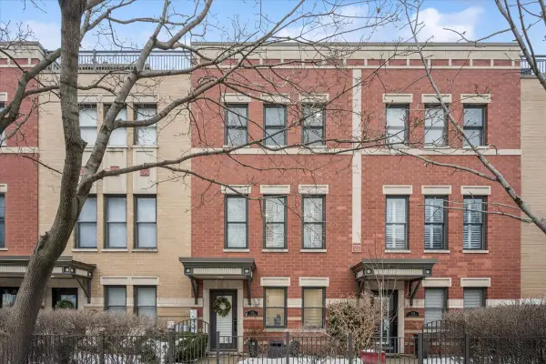 638 W Oak Street, Chicago, IL 60610