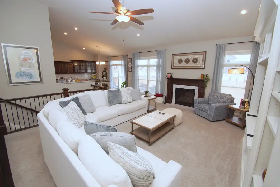 5525 Willmeyer Drive, Bettendorf, IA 52722 - #3