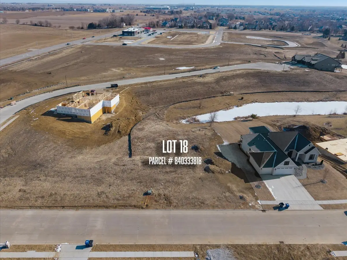 6565 Cardinal Road, Bettendorf, IA 52722 - #1