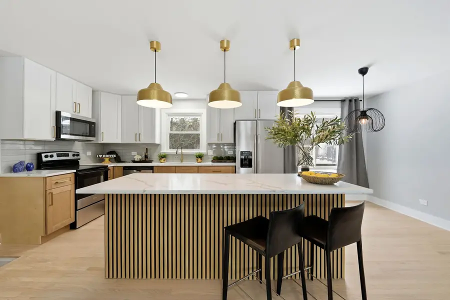 10025 S 86th Court, Palos Hills, IL 60465 - Image #3