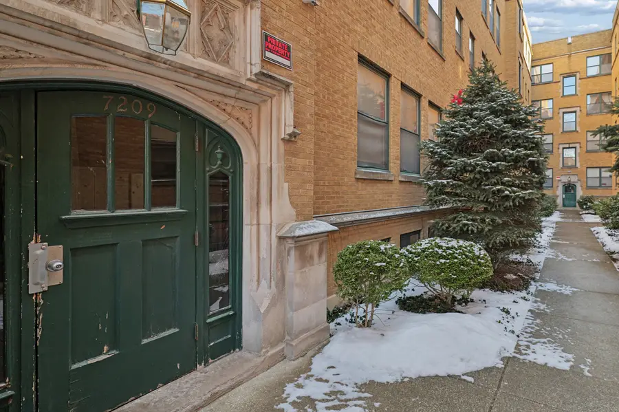 7209 S Yates Boulevard #2B, Chicago, IL 60649 - Image #2