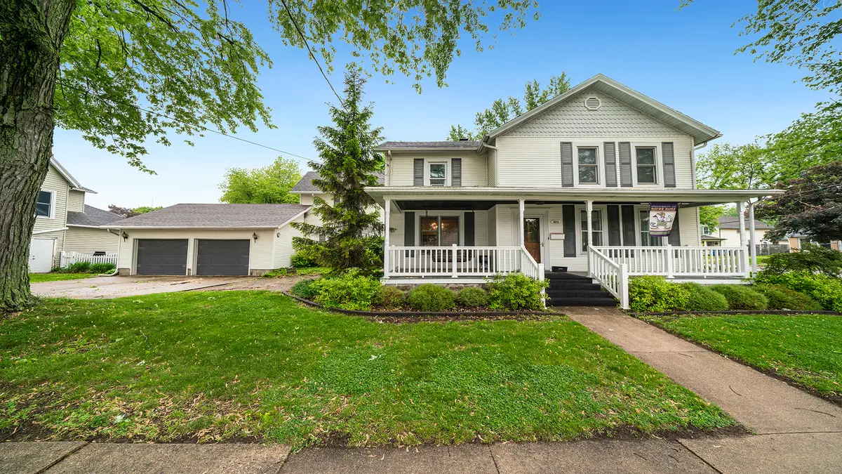 321 E Chamberlin Street, Dixon, IL 61021 - #1