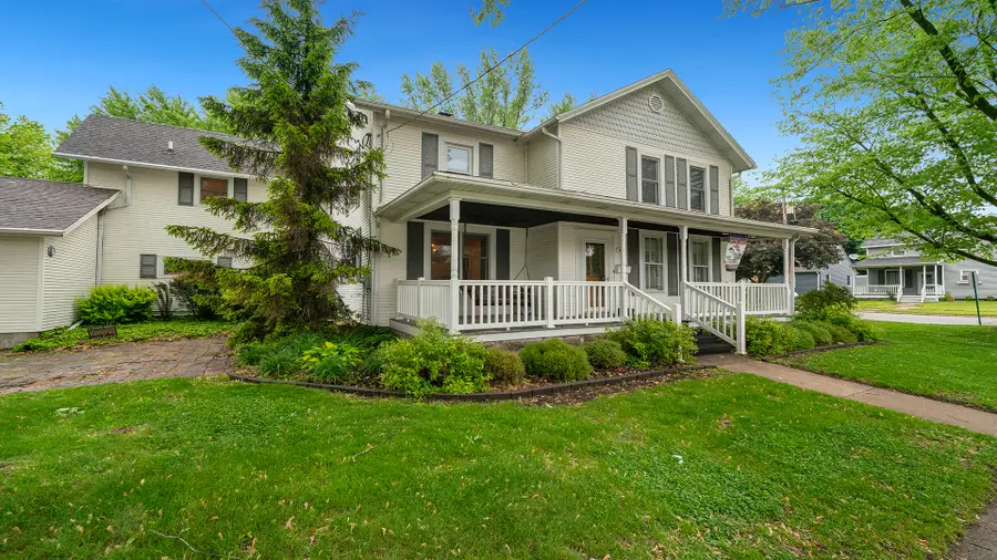 321 E Chamberlin Street, Dixon, IL 61021 - #2