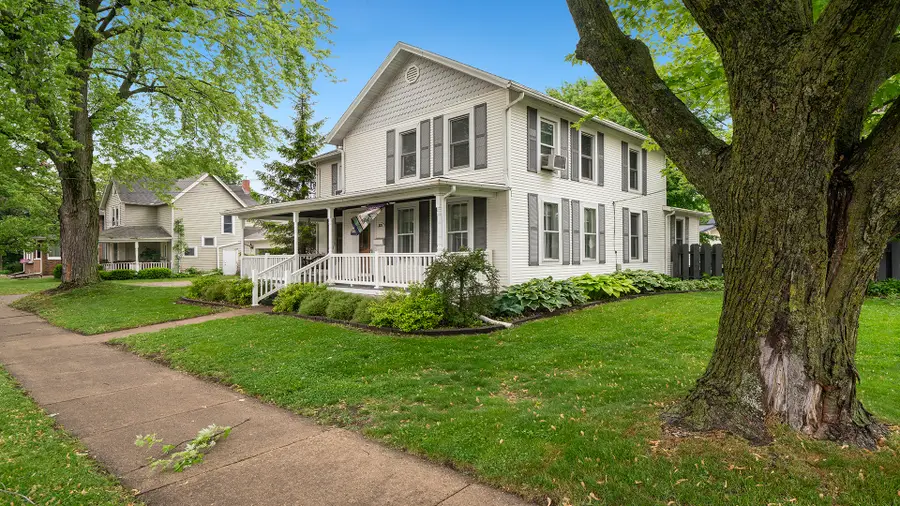 321 E Chamberlin Street, Dixon, IL 61021 - #3