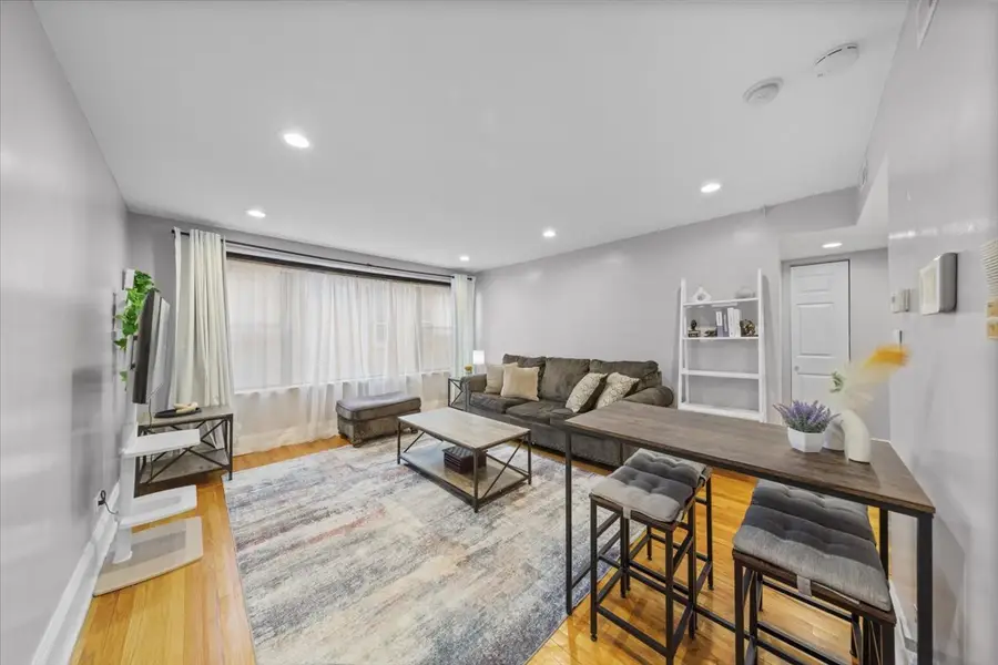 7423 N Sheridan Road #2W, Chicago, IL 60626 - Image #2