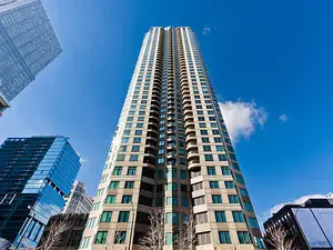 400 N La Salle Drive #911, Chicago, IL 60654