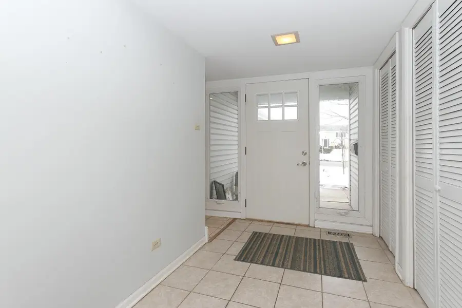 1665 Chippendale Road, Hoffman Estates, IL 60169 - #2