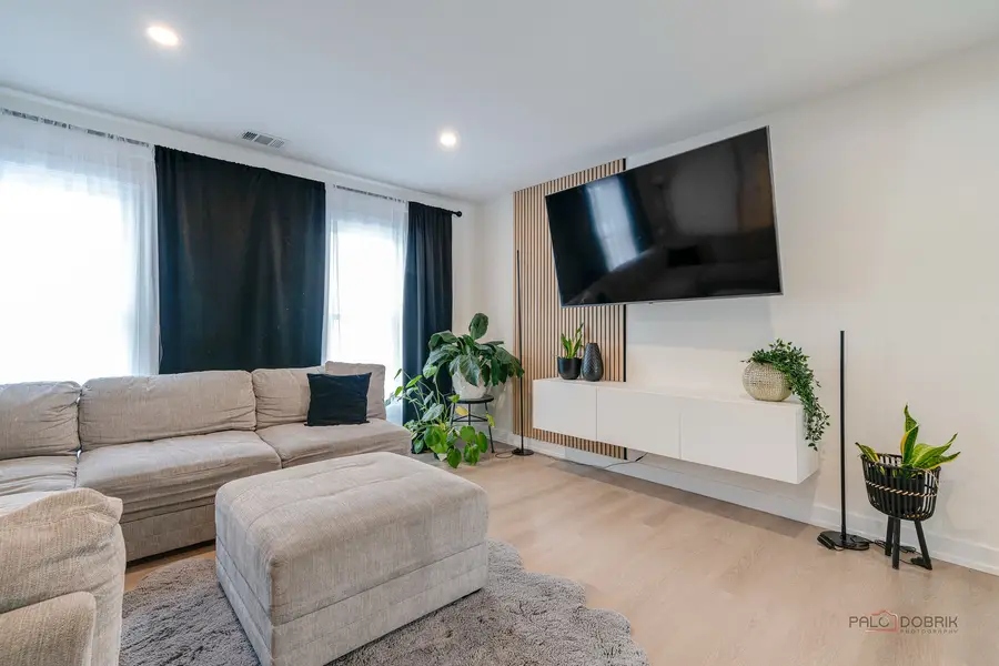 4990 Rochester Drive, Hoffman Estates, IL 60010 - #3