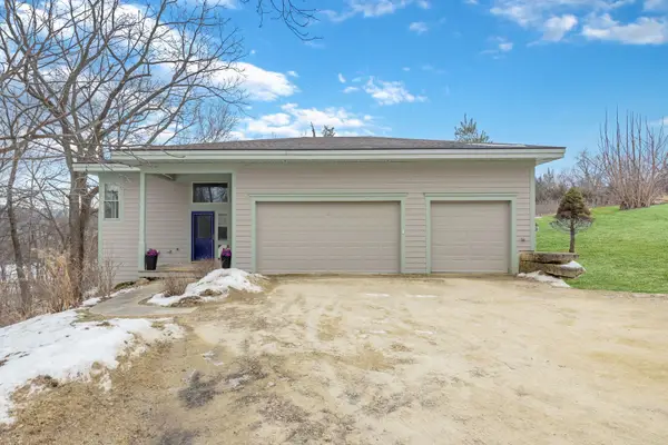 1 Waterford Drive, Galena, IL 61036