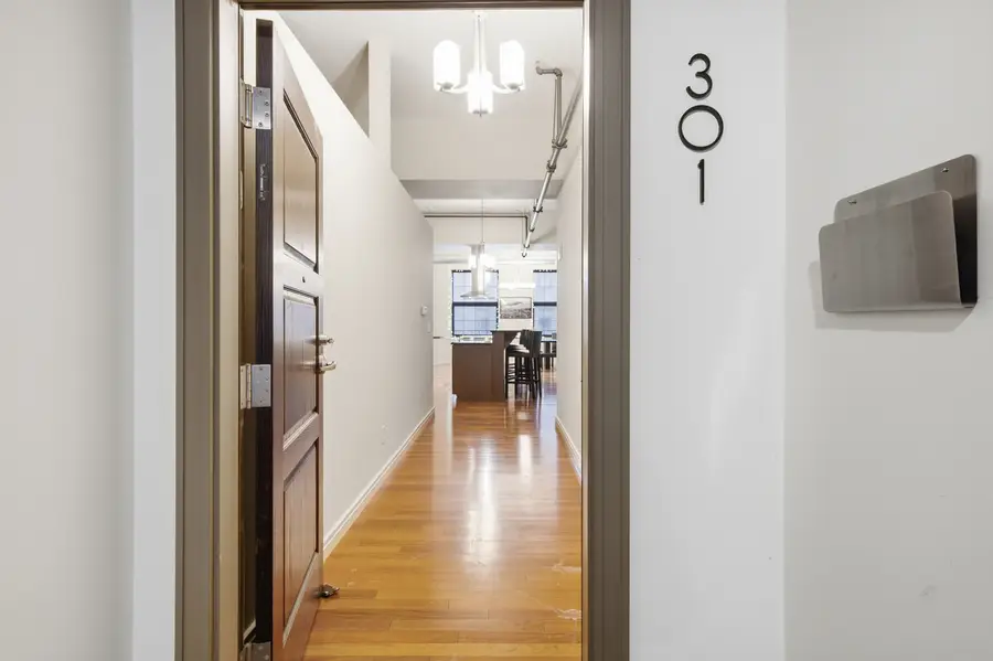 212 N Center Street #301, Bloomington, IL 61701 - #3