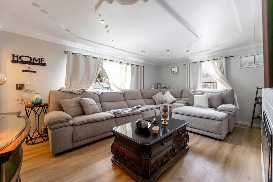 730 E Benton Street, Aurora, IL 60505 - Image #2