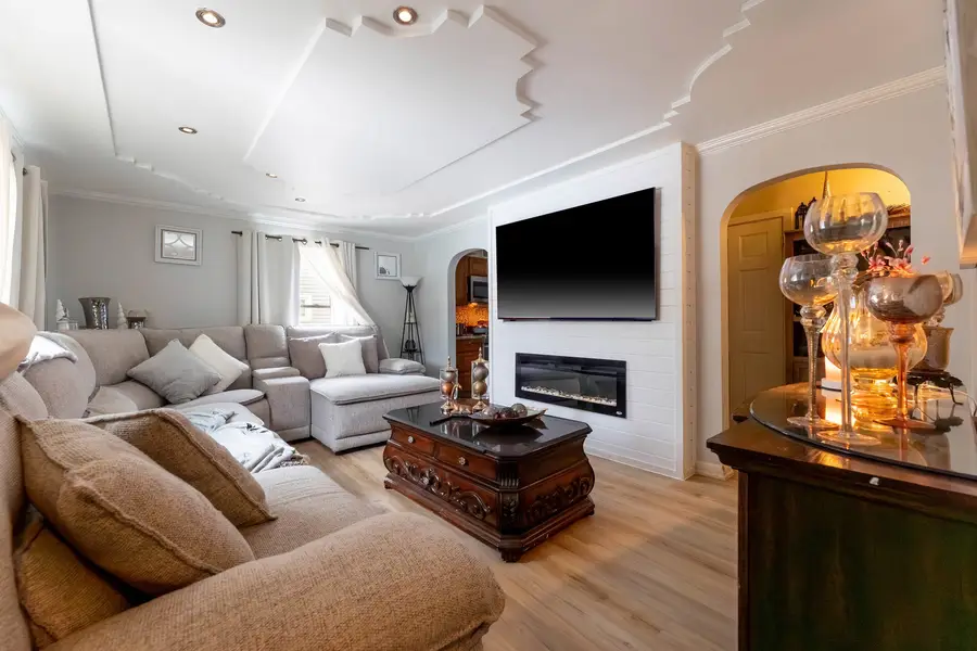 730 E Benton Street, Aurora, IL 60505 - Image #3