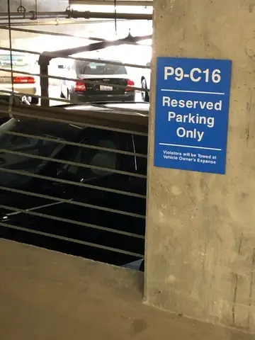 33 W Ontario Street #P9C16, Chicago, IL 60654