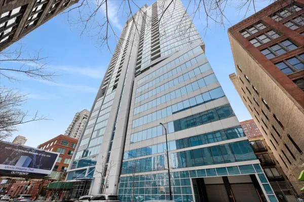 303 W Ohio Street #1808, Chicago, IL 60654
