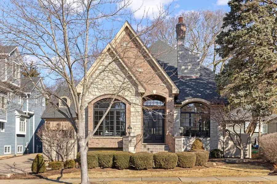 411 W Jefferson Avenue, Naperville, IL 60540 - #2