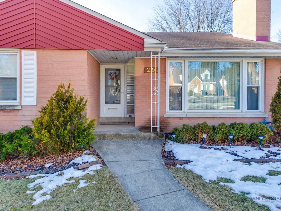 210 S Wa Pella Avenue, Mount Prospect, IL 60056 - #3