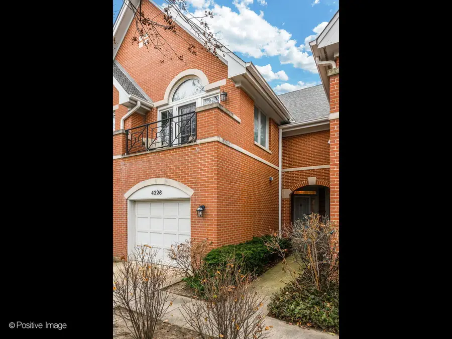 4228 W Harrington Lane, Chicago, IL 60646 - Image #2