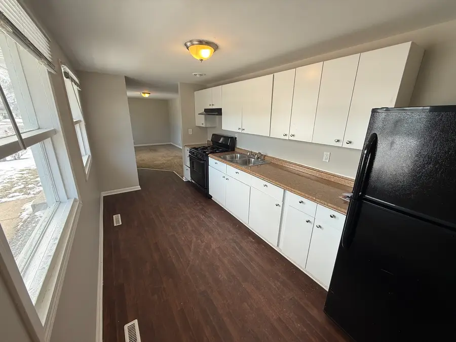 636 Jefferson Avenue, Carpentersville, IL 60110 - #3