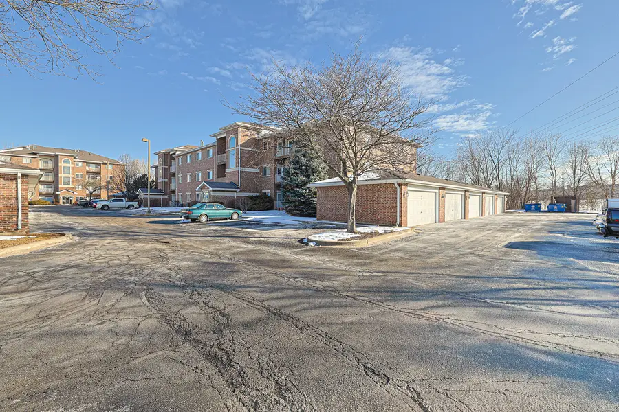 881 N Swift Road #206, Addison, IL 60101 - Image #2