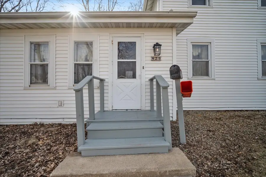 429 W Owsley Street, Chenoa, IL 61726 - #2