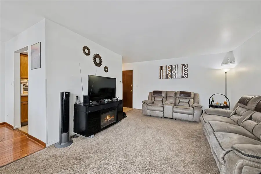 2013 Country Club Drive #22, Woodridge, IL 60517 - Image #3