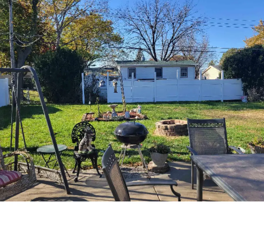 2218 North Hazelwood Avenue, Davenport, IA 52804 - Image #2