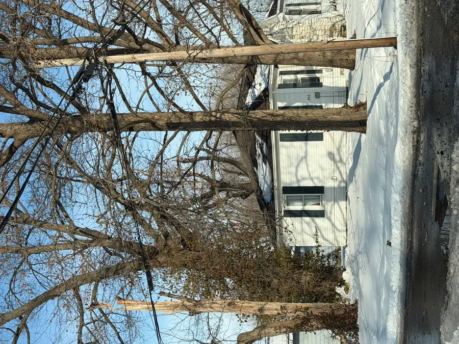 802 N Commercial Street, Benton, IL 62812 - #3