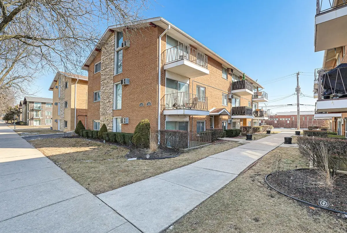 6111 W 64th Place #2, Chicago, IL 60638 - #1