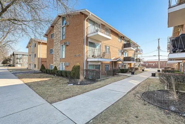6111 W 64th Place #2, Chicago, IL 60638