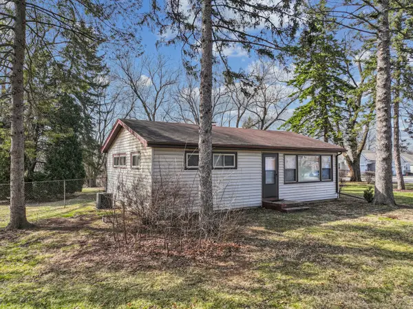 1484 N Hicks Road, Palatine, IL 60067