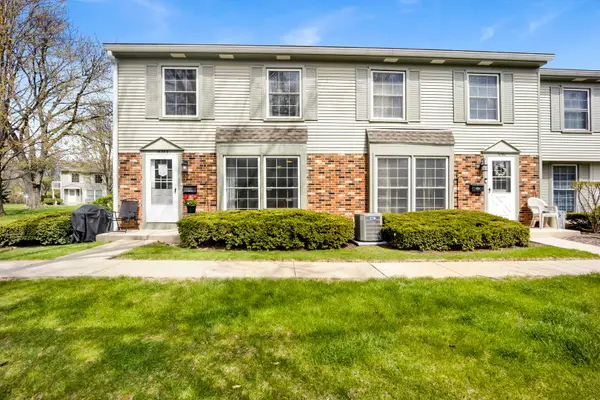 1678 Trowbridge Court #B, Wheaton, IL 60189