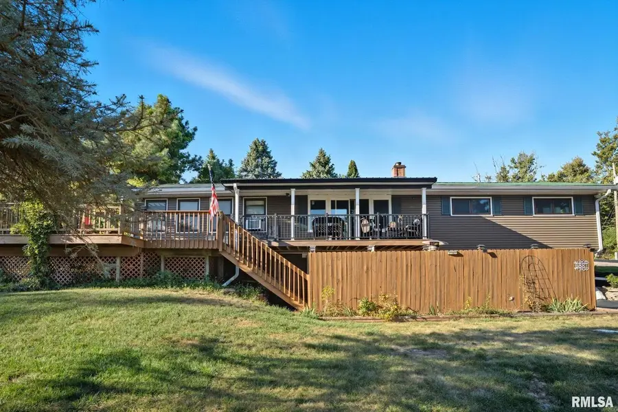 6887 Colonial Avenue, Bettendorf, IA 52722 - #3