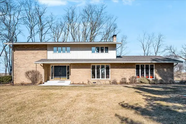 19066 Woodland Trail, Bloomington, IL 61705