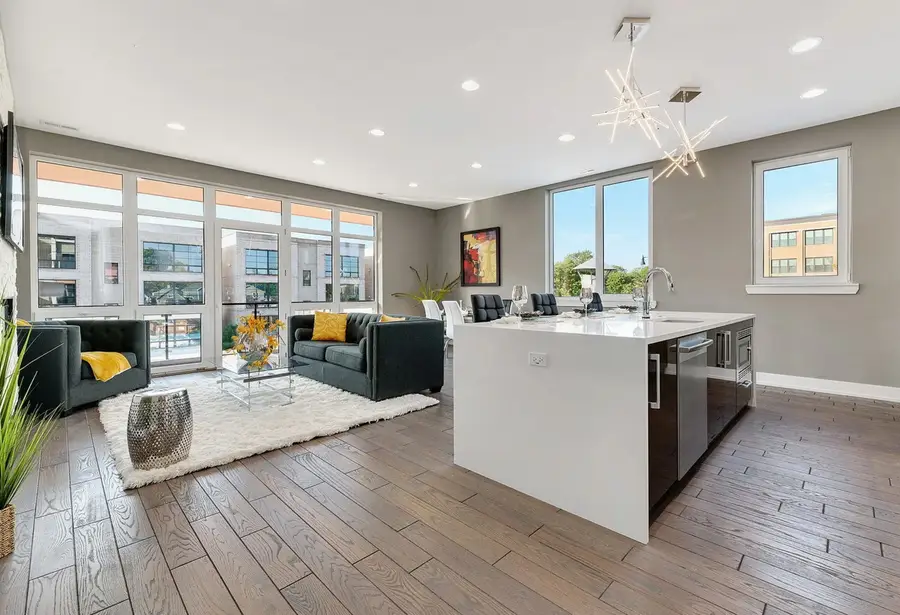 2444 W Irving Park Road #2E, Chicago, IL 60618 - Image #2