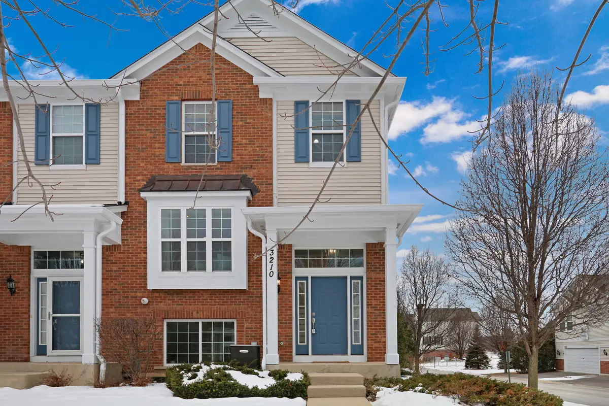 3210 Neubauer Circle, Lindenhurst, IL 60046 - #1