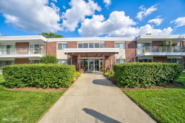 100 Deborah Lane #16A, Wheeling, IL 60090