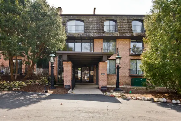 600 W Russell Street #306, Barrington, IL 60010