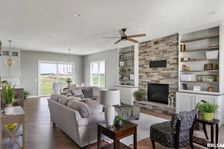 6654 Meghan Avenue, Bettendorf, IA 52722 - #3