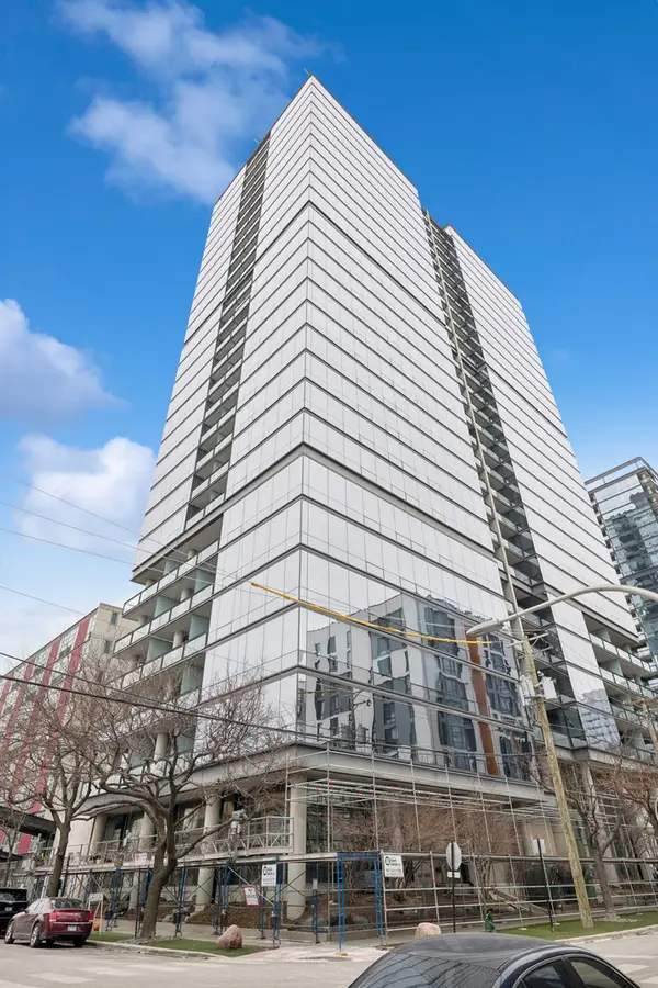 860 W Blackhawk Street #1504, Chicago, IL 60642