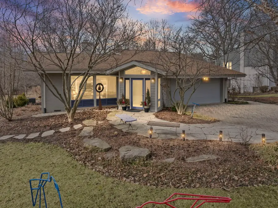 1990 Southridge Terrace, Northfield, IL 60093 - #2