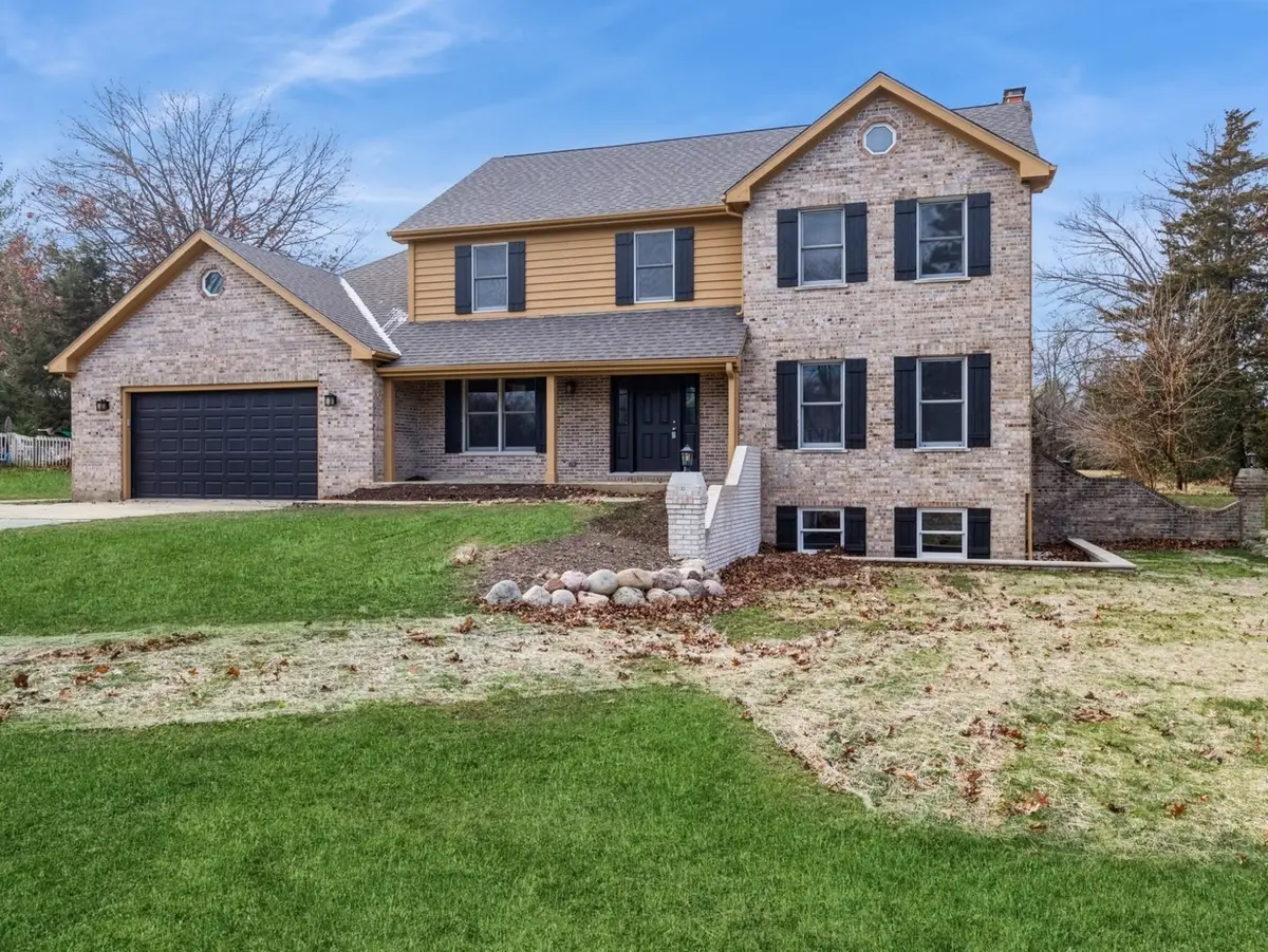 6105 N Wyndwood Drive, Crystal Lake, IL 60014 - Image #1