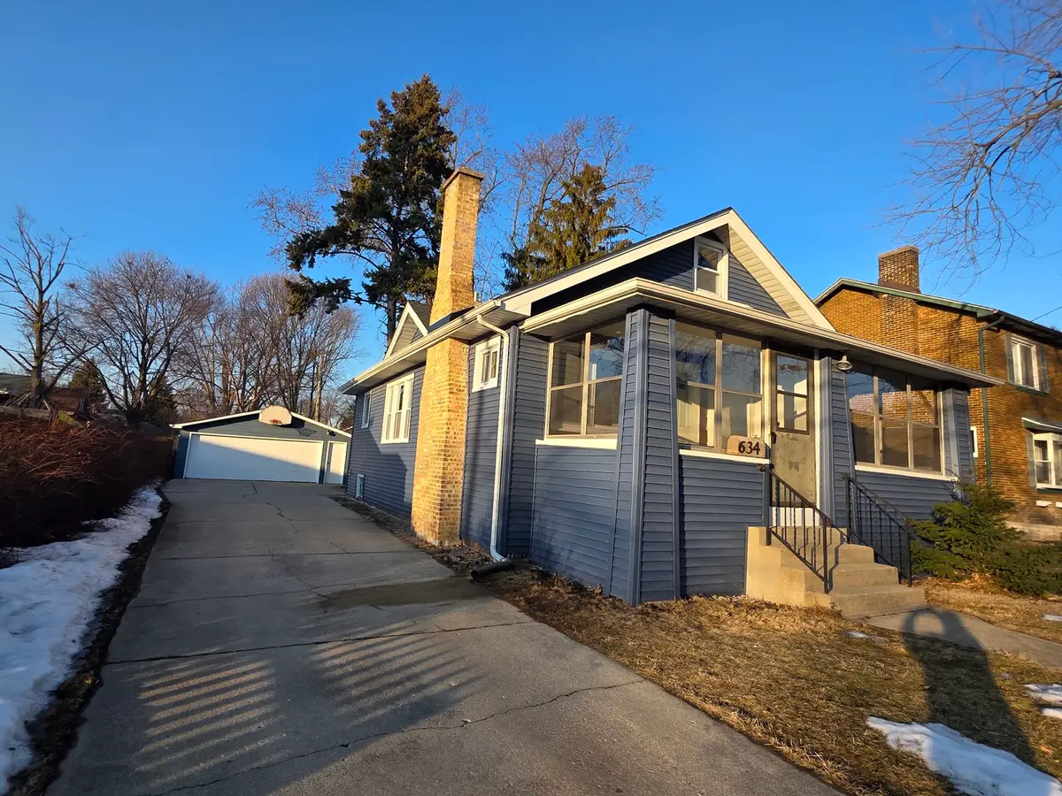 634 W Ridgeland Avenue, Waukegan, IL 60085 - #1
