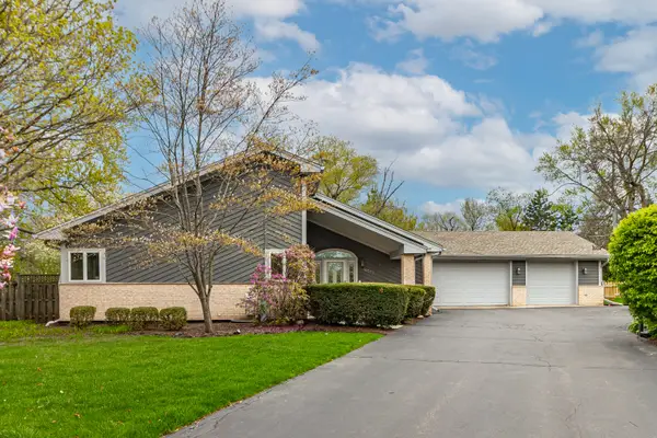 16373 W Menna Lane, Lincolnshire, IL 60069