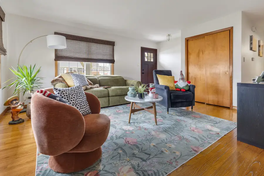 132 E Gladys Avenue, Elmhurst, IL 60126 - #3