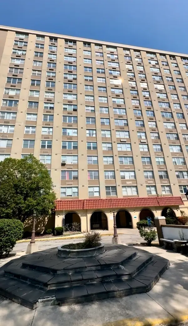 4300 W Ford City Drive #401A, Chicago, IL 60652