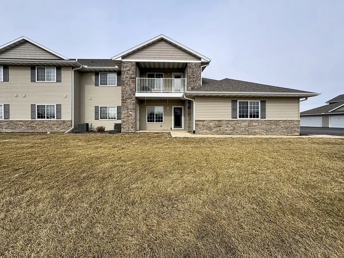 420 E Franklin Street #104, Eldridge, IA 52748 - #1