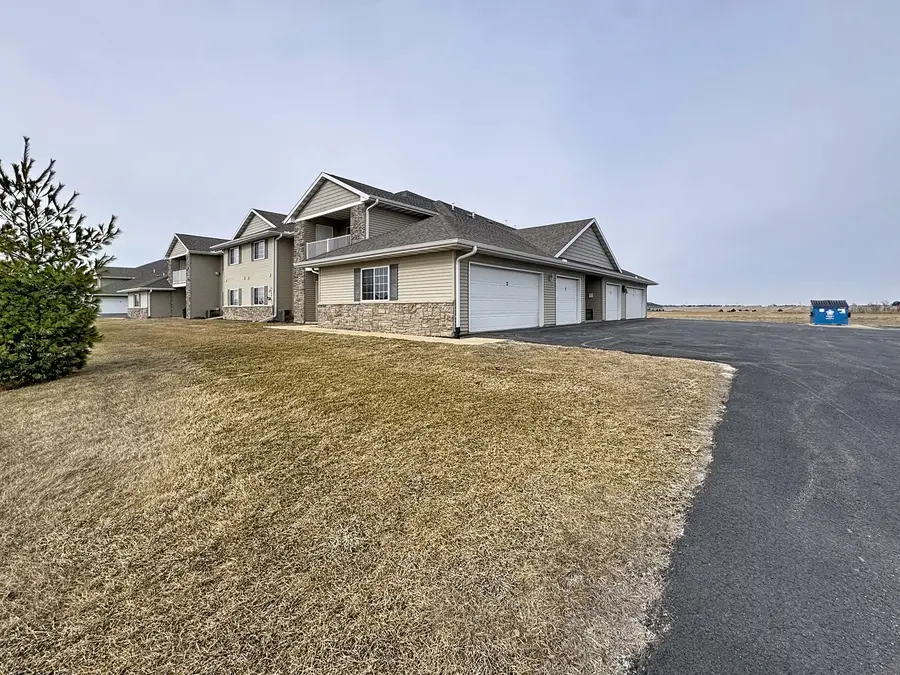 420 E Franklin Street #104, Eldridge, IA 52748 - #2