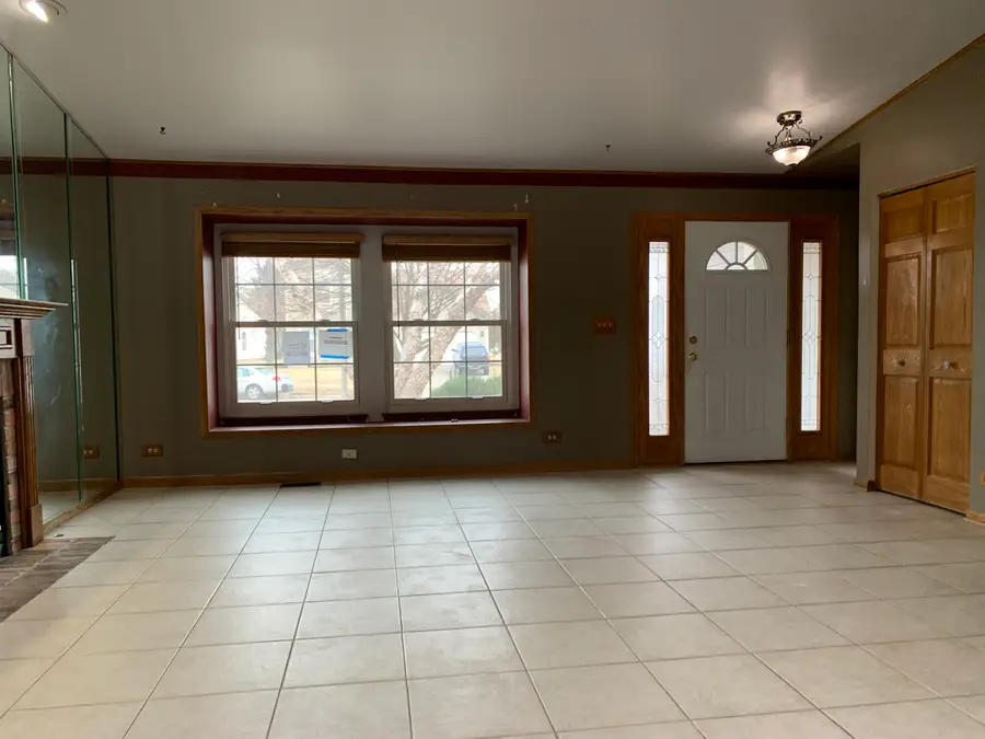 2472 Fox Drive, Aurora, IL 60506 - #3