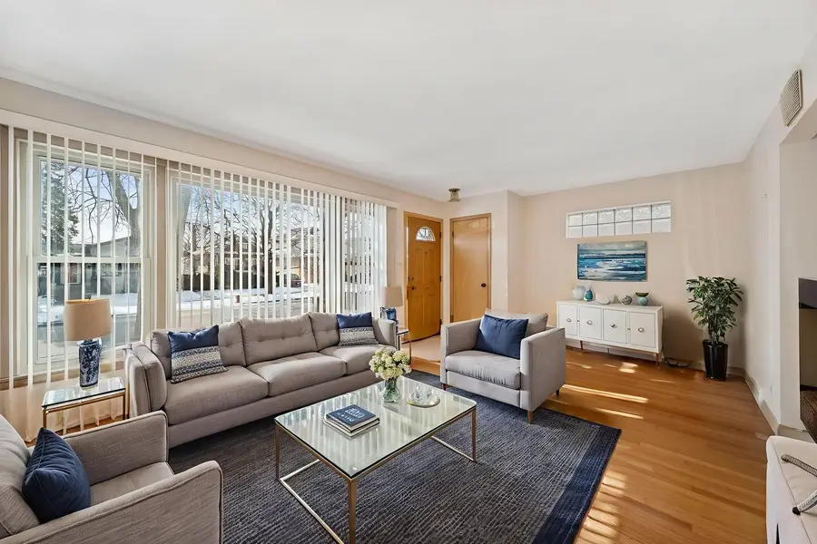 7230 W Greenleaf Avenue, Chicago, IL 60631 - Image #3